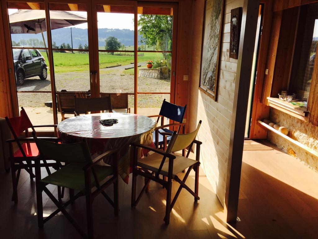 Gîte Les Cigognes Orchamps-Vennes Chambre photo